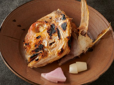 【コース】焼物（甘鯛の頭 若狭焼）器（魯山人作 絵唐津丸皿）