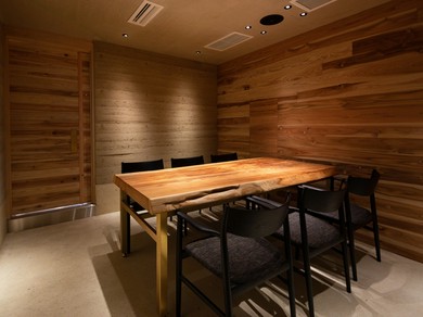 完全個室御座います。2名様〜ご予約可能です。