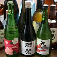 日本酒・焼酎・ワインに、フルーツ王国九州から果実感たっぷりのシロップも用意。ハイボールやサワー、ノンアルコールでも楽しめます。
