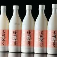 現在も済州島に残る、マッコリ醸造所でつくられている「済州マッコリ」を仕入れている【景福宮】。甘みと酸味がありサラリと飲みやすく口当たりの良いマッコリは、女性からも人気があります。