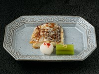 季節の移ろいを、最高のおもてなしと丁寧に調理されたお料理で、心ゆくまでご堪能ください。