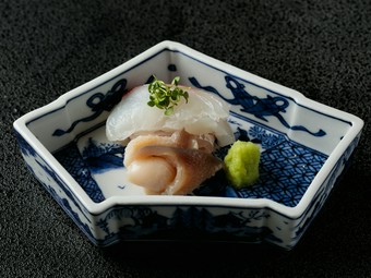 季節の移ろいを、最高のおもてなしと丁寧に調理されたお料理で、心ゆくまでご堪能ください。