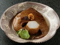 季節の移ろいを、最高のおもてなしと丁寧に調理されたお料理で、心ゆくまでご堪能ください。