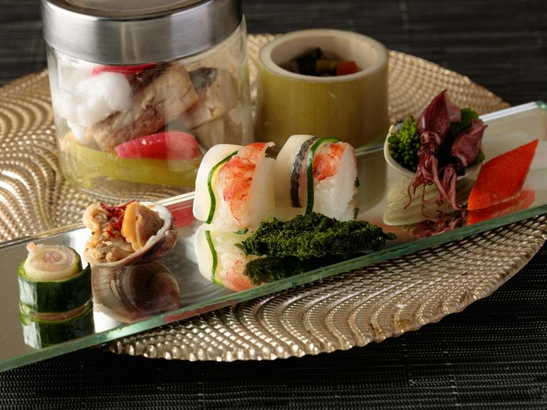 ひとつひとつの食材を活かし個性を持たせ、季節を感じさせる『主皿』