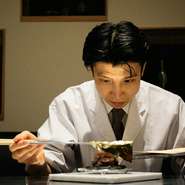 相手を敬い、その人の立場に立ったおもてなしを大切にしている小澤氏。自らの料理によって、ひとりひとりにとっての大切な一日が、特別な思い出として心の中に色濃く残ることを願います。