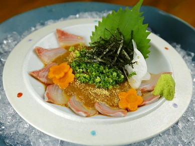 多彩な料理を食べられる飲み放題付きのコース料理