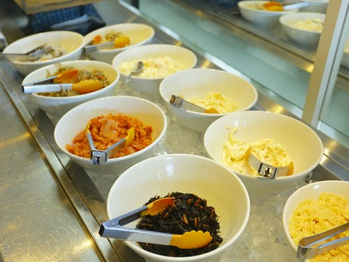 種類豊富なサイドメニュー。ビュッフェスタイルで食べ放題