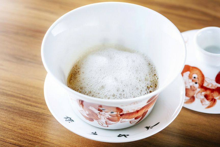 軽さのなかに、得も言われぬ深みのある旨味が押し寄せる『野菜コンソメの酸辣湯』