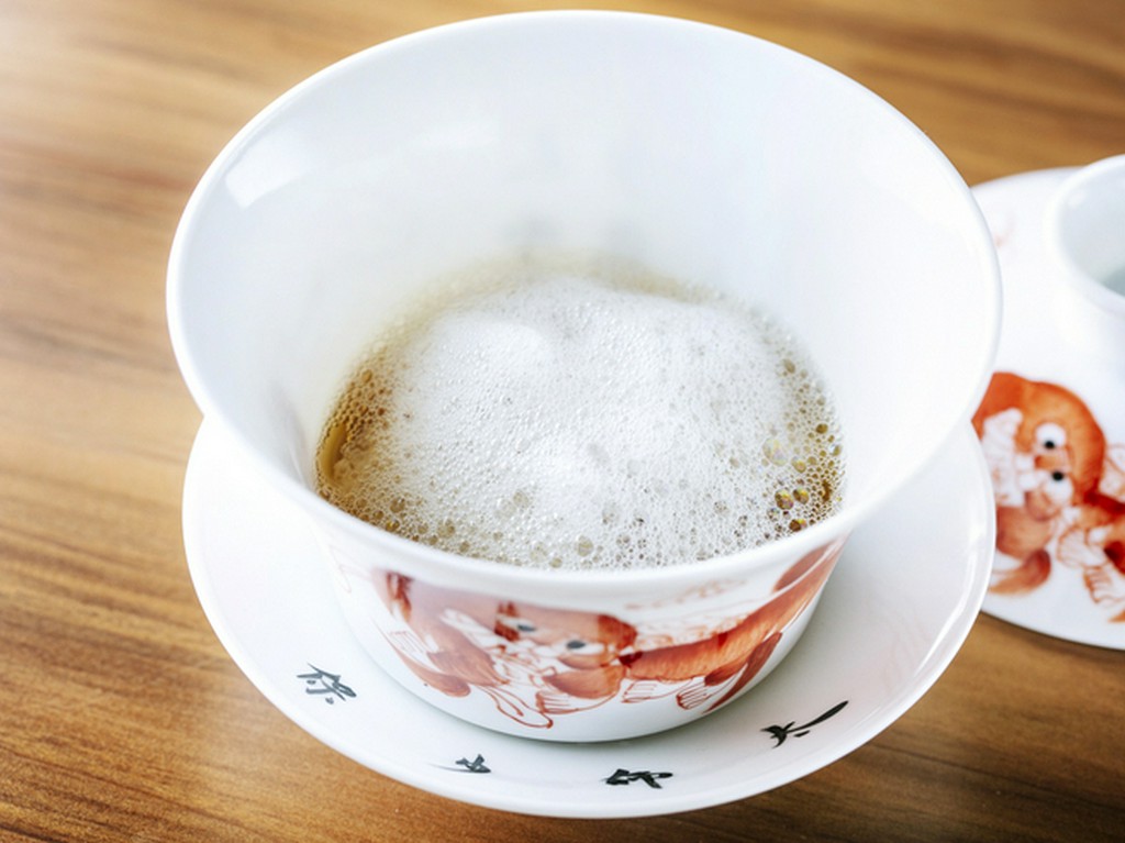 軽さのなかに、得も言われぬ深みのある旨味が押し寄せる『野菜コンソメの酸辣湯』