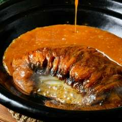 スープに鶏油、ネギ油を乳化させ深みを出した『フカヒレの姿煮』