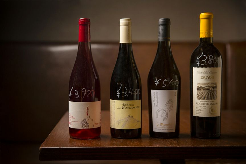 ナチュールを厳選した、ワインは常時約15種をラインナップ