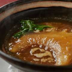 クラシカルな調理法で丁寧に仕立てるフカヒレの姿煮『鱶鰭』