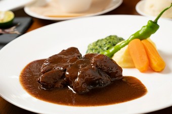 看板メニューの『黒毛和牛のブラウンシチューコース』