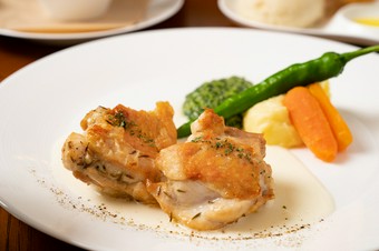 鶏のうまみを髄まで楽しむ逸品『播州百日鶏のホワイトシチューコース』