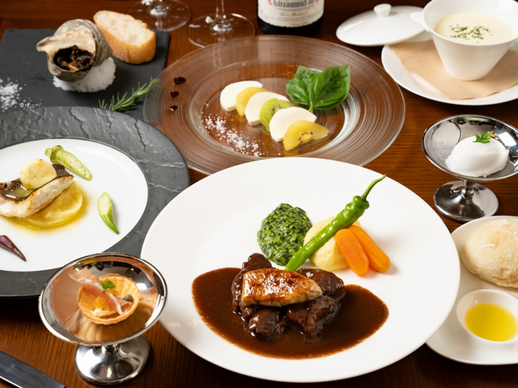 特別な日の特別なディナーに『グランシェフおまかせフルコース』