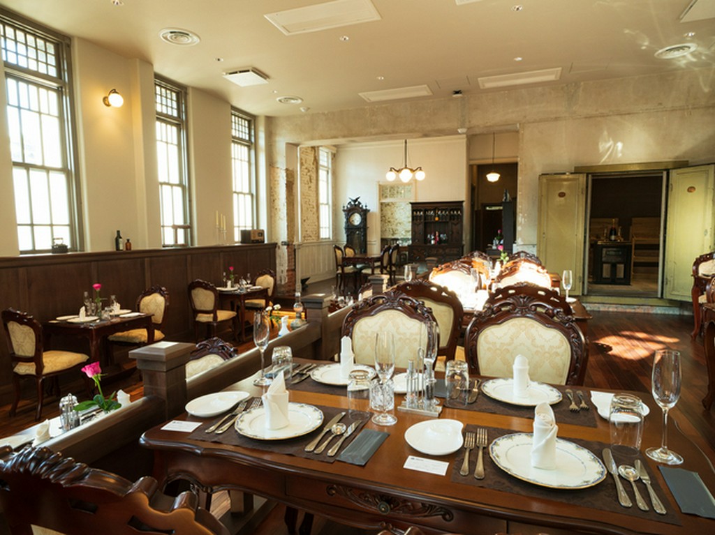 店内はレトロで落ち着いたゴージャスな雰囲気