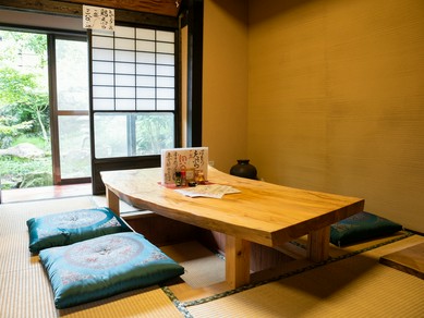 落ち着いた大人の雰囲気で二人の時間を