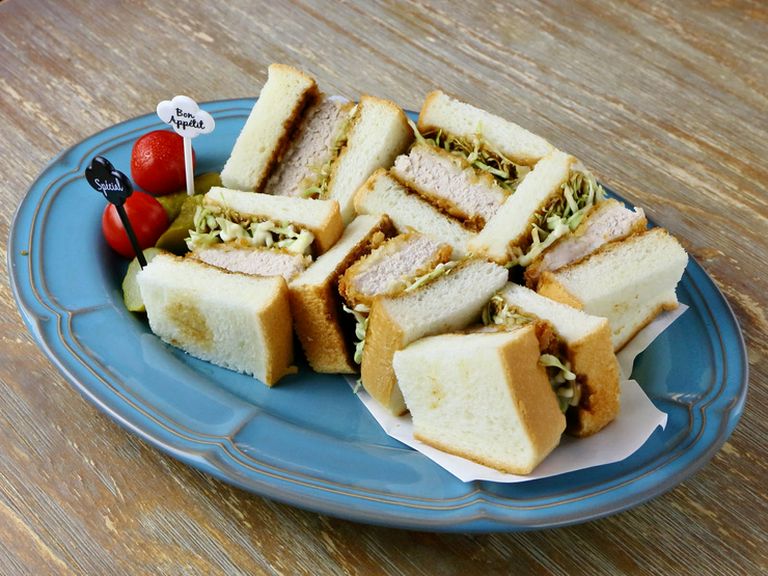 人気ナンバーワンの食事メニュー! ボリューム満点の『カツサンド』