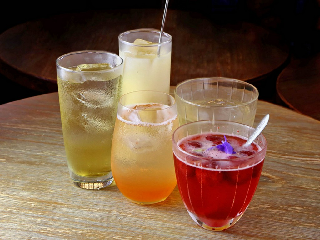 女子に人気の『果実ハイボール』や生のりんごを使った『すりおろしリンゴサワー』などの各種カクテル