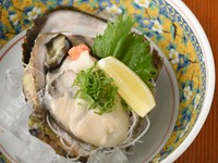 手の平サイズの大きなカキに感動！　瀬戸内の恵みを堪能できる『天然岩ガキ』