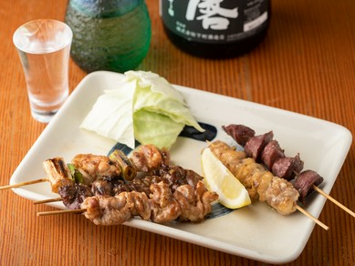 いろいろな味が楽しめてお得な『焼鳥盛合せ』