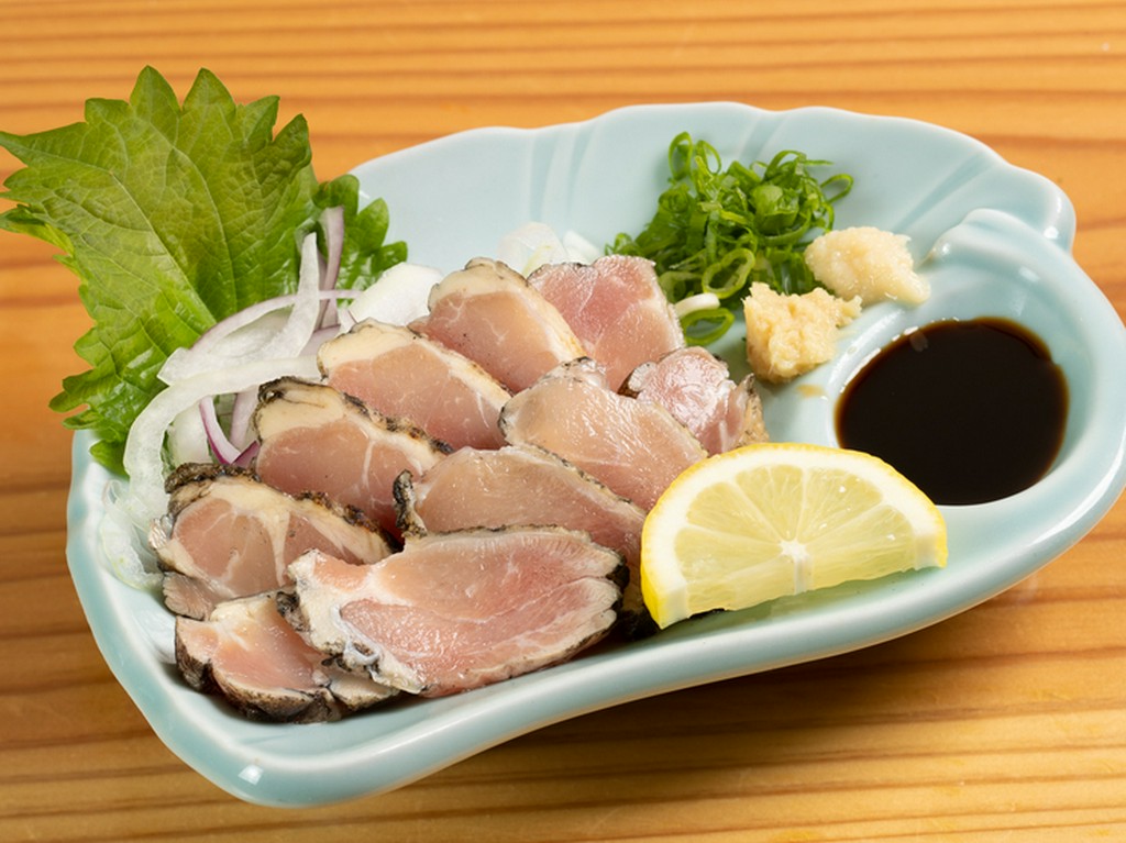 九州の甘口醤油でいただく『淡路島元気鶏ももタタキ』