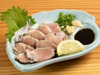 九州の甘口醤油でいただく『淡路島元気鶏ももタタキ』