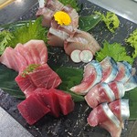 四季とりどりの鮮魚を使用する『刺身盛合せ』（1人前）
