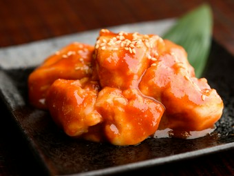 特製の味噌だれがしっかりと絡んだ、絶品『マルチョウ』