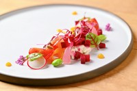 軽く燻した帆立・クリームチーズ・ビーツ　熟成シャルドネヴィネガー