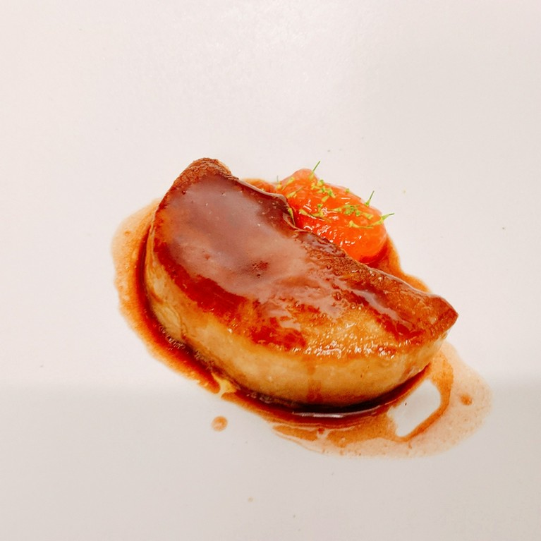 フォワグラのポワレ　リュバーブ・フランボワーズ