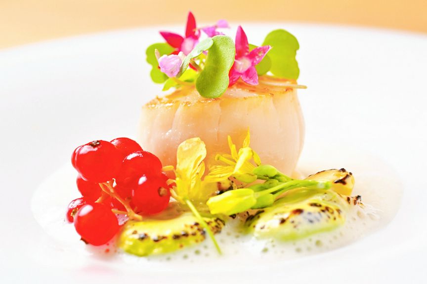 帆立のポワレ ヴェルモット酒のソース