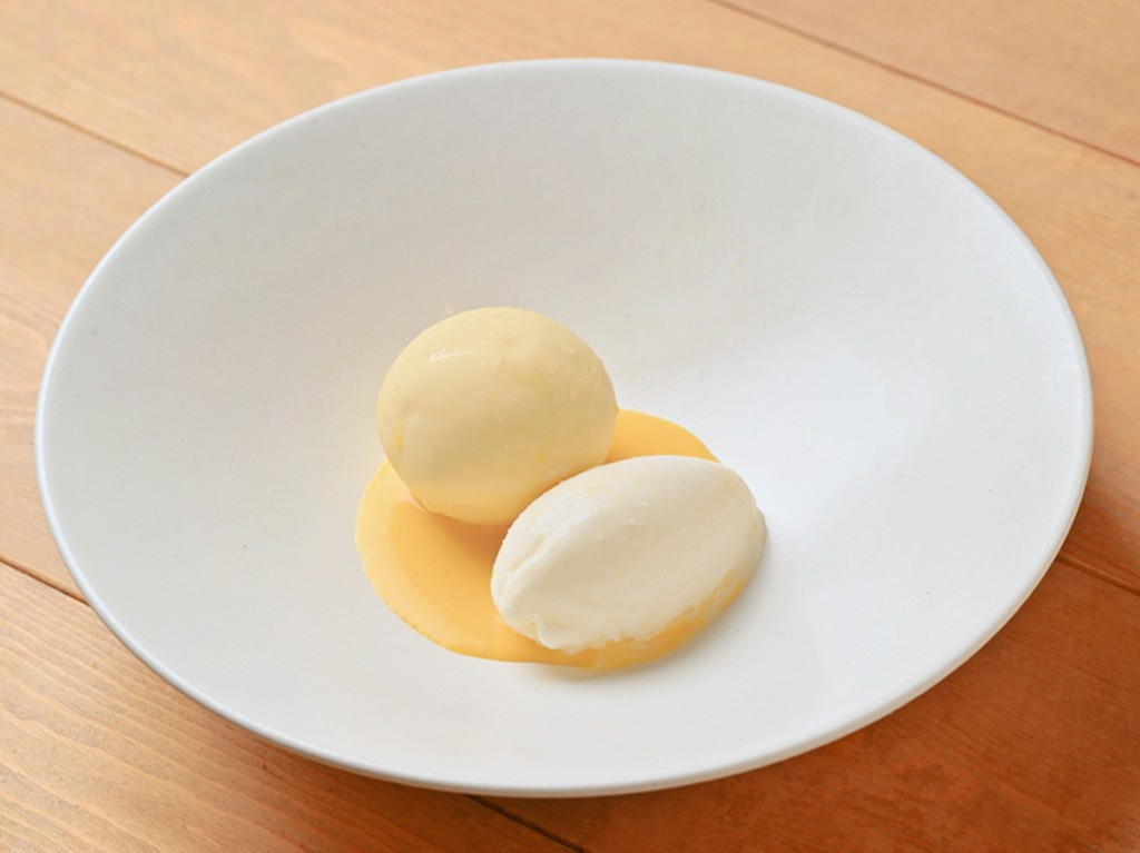 マンゴー・パッションフルーツ・ヴァニラのキューブ　フロマージュブランのソルベ