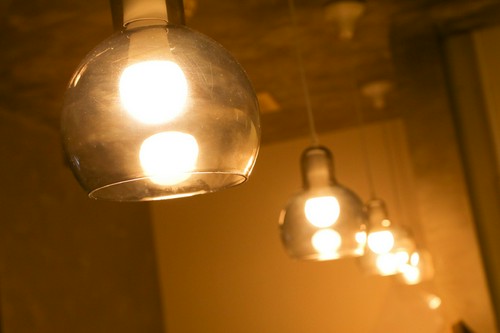 コロンと丸くさりげなくオシャレなライト