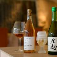 ワイン・日本酒・ウイスキーなど、ドリンクに関しても基本は富山のものを。それぞれの一皿に寄り添うペアリングを中心とした提案は、料理とドリンクの魅力を最大限に引き出してくれます。