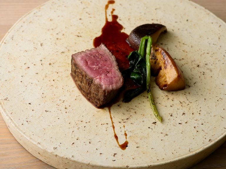 お店で一頭買い、熟成された牛肉を使用『肉料理』