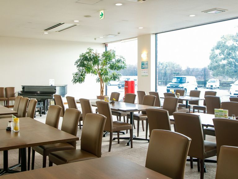 半面貸切・全面貸切OK!最大150名の宴会に対応できる