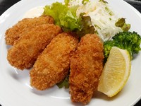 ごはん・お味噌汁・惣菜付き
