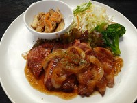 ごはん・お味噌汁・惣菜付き