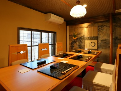 大切な家族のお祝いに、そっと花を添える特製デザート