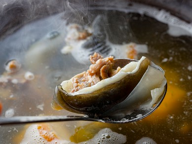 京料理をベースに、趣向を凝らした日本料理を味わえる