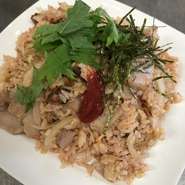 梅のピラフです、さっぱりどうぞ。