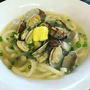 アサリを沢山使い旨味いっぱいのアサリをお楽しみください。