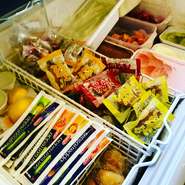 アイス食べ放題です、現在20種類ほど御用意してお待ちしています、沢山召し上がって下さい。