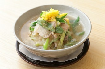 山の恵みを感じるひと品『丹波猪九条葱みぞれ仕立て』