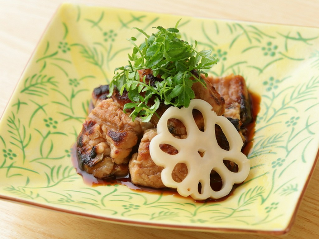 香りと食感に魅せられる『煮穴子炙り』