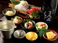 日本酒と相性の良い「あて」を少しずつ、いろいろな料理を味わえる人気メニュー。ひとりで来店される方、お腹いっぱいな方、2軒目使いの時などにオススメです。