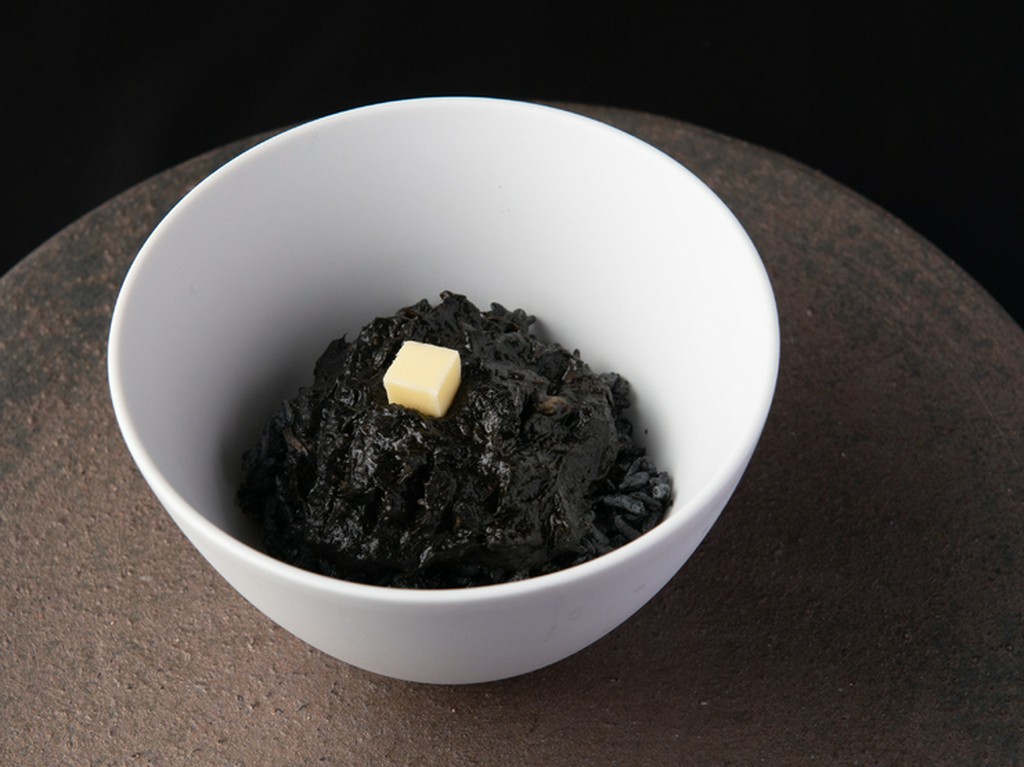 コースの〆には名物『SHIBUカレー』などの裏メニューが好評