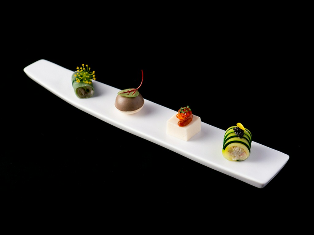 季節の彩りと香り、旬の滋味に心がほどける『4種のアミューズ』（鶏ささみ、レバーパテ、雲丹、ずわい蟹）