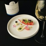 お料理に合わせて、シャンパン・白ワイン・ロゼワイン・赤ワインを提供。